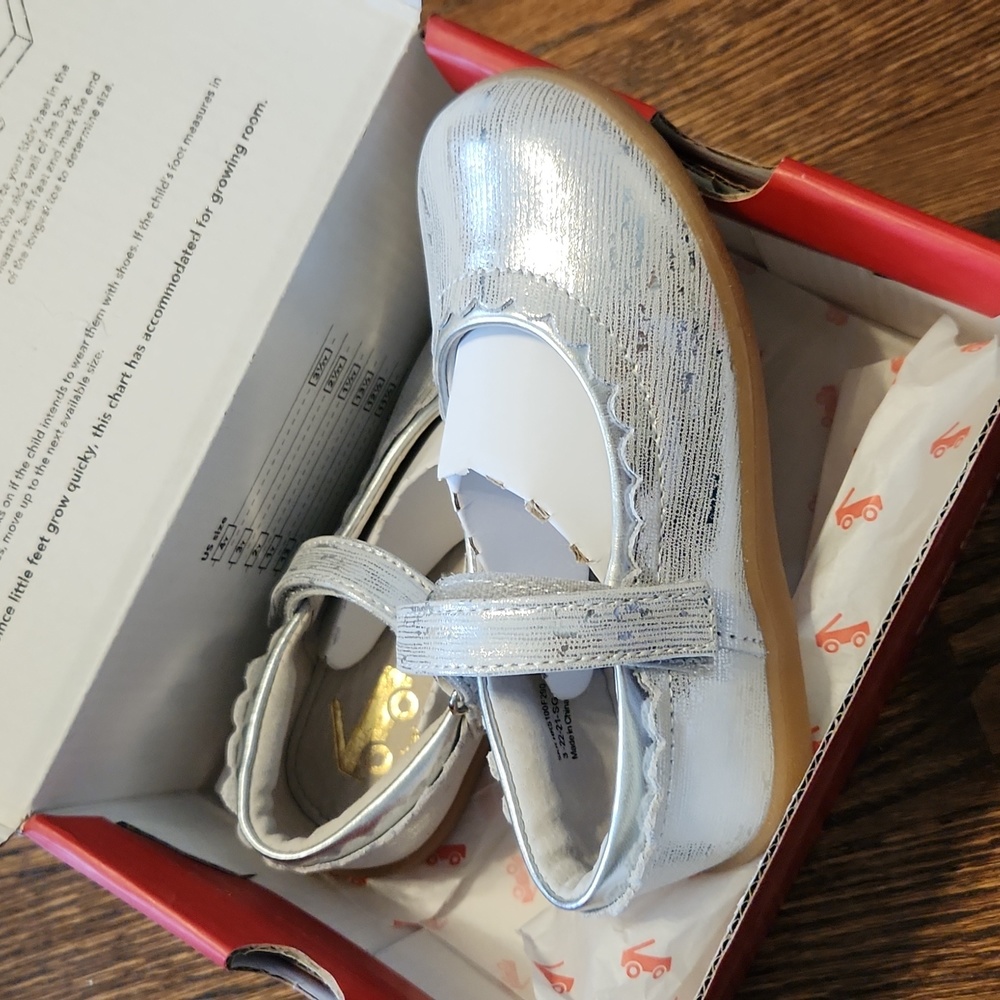 See Kai Run Silver Mary Jane Shoes - New NIB